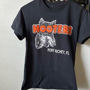 Hooters  T-Shirt